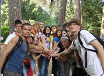 SOCIAL. Tineri cu deficienţe de auz, din patru ţări, găzduiţi la Cluj