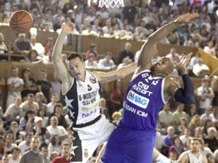 “U” Mobitelco mizează pe continuitate: Cuic şi Dykes, în “alb-negru”