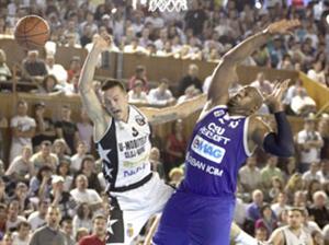 “U” Mobitelco mizează pe continuitate: Cuic şi Dykes, în “alb-negru”