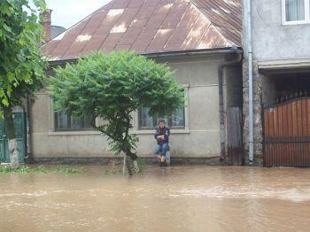 EVENIMENT. Alimente pentru sinistraţii din Călăţele şi Chinteni