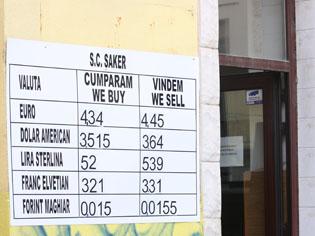 Un euro a ajuns la 4,45 lei la casele de schimb clujene