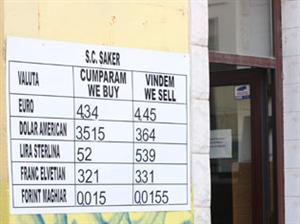 Un euro a ajuns la 4,45 lei la casele de schimb clujene