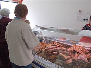 Guvernul ridică preţurile la alimente, construcţii şi maşini  