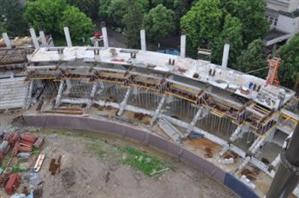 EVENIMENT. Tişe: ploaia nu a întârziat semnificativ lucrările la stadion