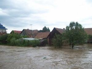 EVENIMENT. Continuă dezastrul provocat de inundaţii în Cluj