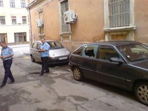 EVENIMENT. Maşină spartă în centrul Clujului, în mijlocul zilei