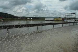 EVENIMENT. Lacul din Câmpeneşti este una dintre cauzele inundaţiilor din Apahida