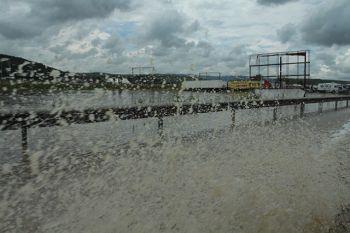 EVENIMENT. Record de precipitaţii: 81 de litri pe metrul pătrat