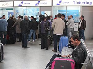 Primul avion spre litoral, luat cu asalt de clujeni