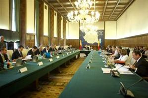 POLTIC. Şedinţa Guvernului, întreruptă de un telefon de la Bruxelles