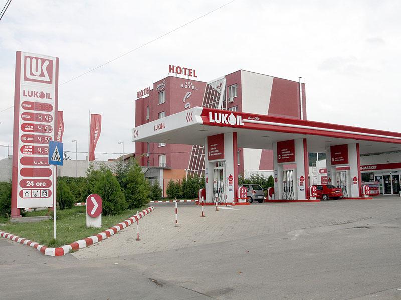 Suspect în spargerea de la BT, acuzat de jaf armat la Lukoil