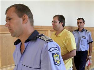 Suspectul de pedofilie, cercetat în stare de arest 