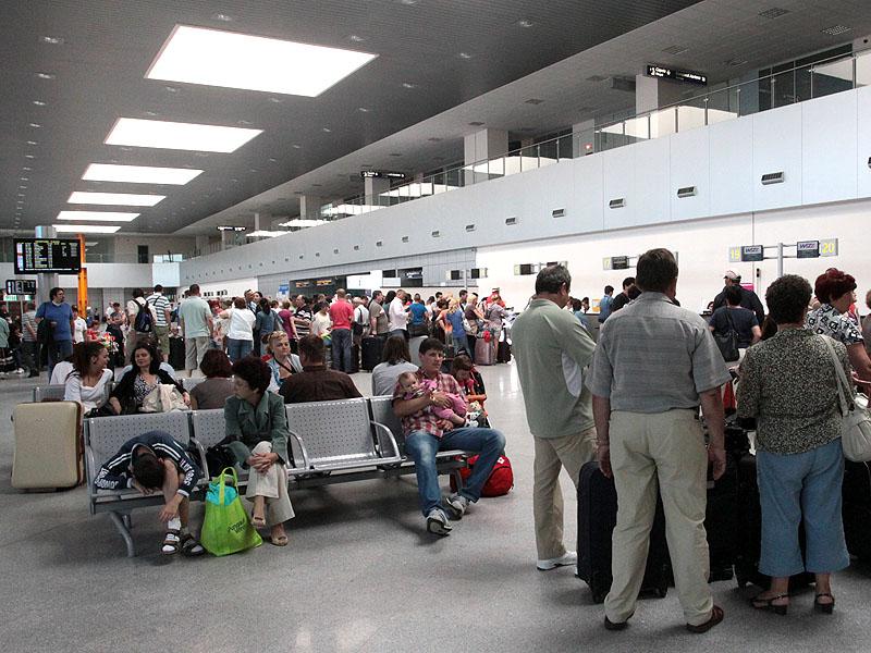 O jumătate de milion de pasageri pe aeroport