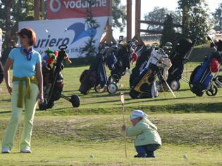 Premii în bilete la un meci al lui Ajax, bani sau telefoane mobile, la BT Golf Cup