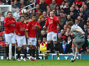 Unul din marile derby-uri din Europa, Manchester United - Liverpool, de la ora 15.30