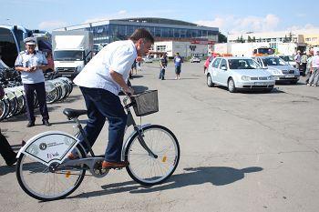 Biciclist accidentat uşor la intersecţia străzii Sigismund Toduţă cu Bulevardul 1 Decembrie