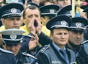Dezbatere ziuadecj.ro: Aprobaţi deciziile preşedintelui şi premierului de a renunţa la poliţişti şi jandarmi?