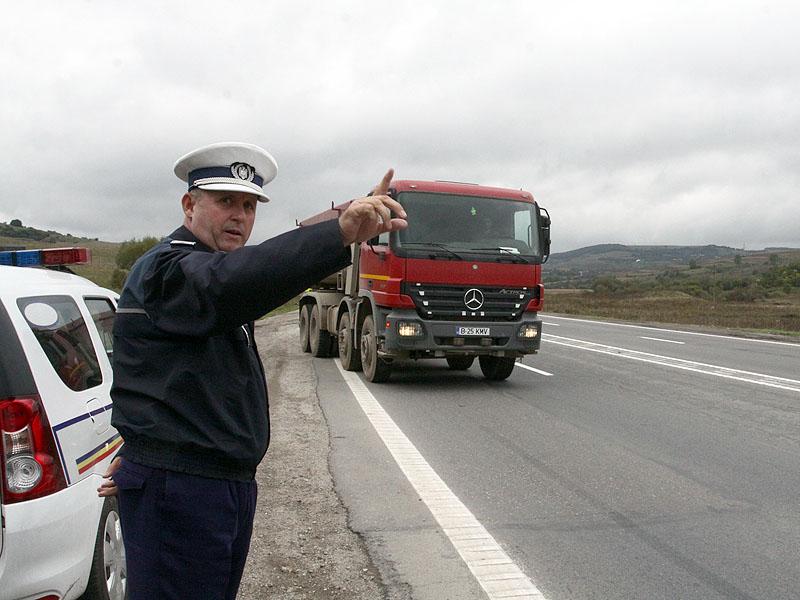 Poliţia a ieşit la vânătoare de vitezomani   
