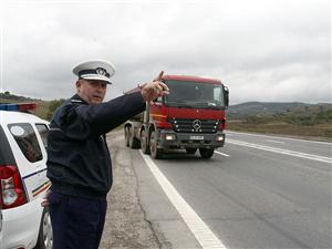 Poliţia a ieşit la vânătoare de vitezomani   