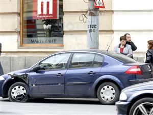 Accident cu trei maşini în centrul Clujului FOTO şi VIDEO