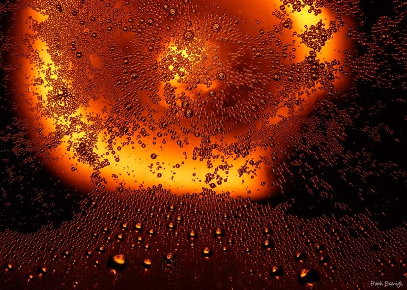Efectele exploziei solare de vineri ating astăzi Terra