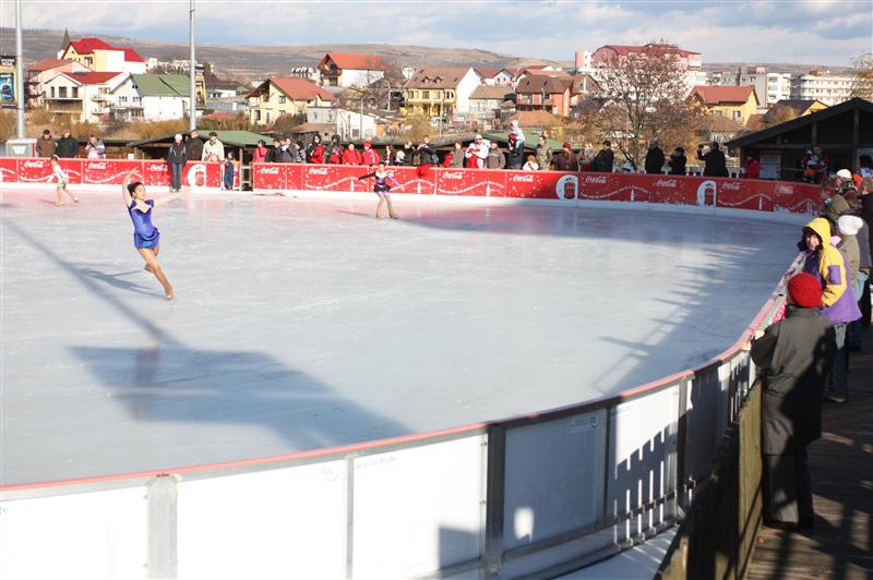 S-a deschis patinoarul de la Iulius Mall GALERIE FOTO