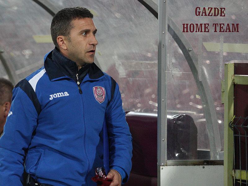 Minteuan îşi dă “examenul” de antrenor în faţa lui Piţurcă    