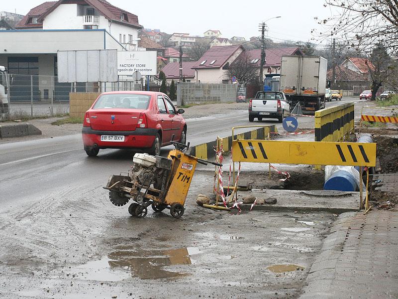 Şantierele de pe drumuri atentează la maşinile clujenilor             