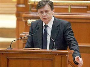 Planul lui Crin. Alianţă cu PSD şi UDMR, respectiv suspendarea lui Băsescu