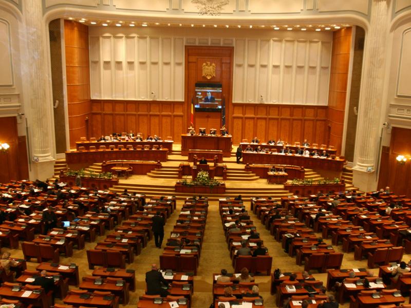 Parlamentarii clujeni trăiesc bine cu bani de la stat