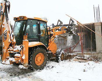 Construcţiile neautorizate vor fi demolate, prevede un proiect de ordonanţă a Guvernului