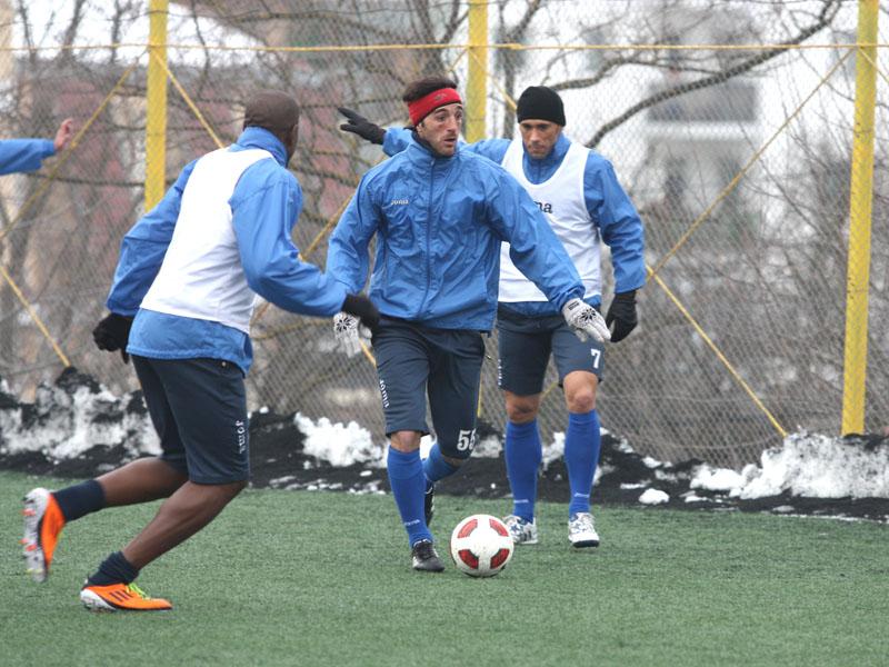 “Feroviarii” au trecut de la +20 de grade la terenuri îngheţate