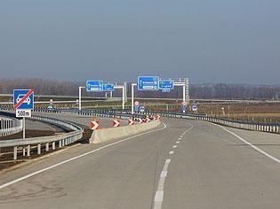 Boc: În 2011 se va continua tronsonul de autostradă Gilău - Nădăşel. Avem resurse financiare