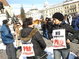 Iubitorii de animale au protestat împotriva eutanasierii câinilor vagabonzi FOTO / VIDEO