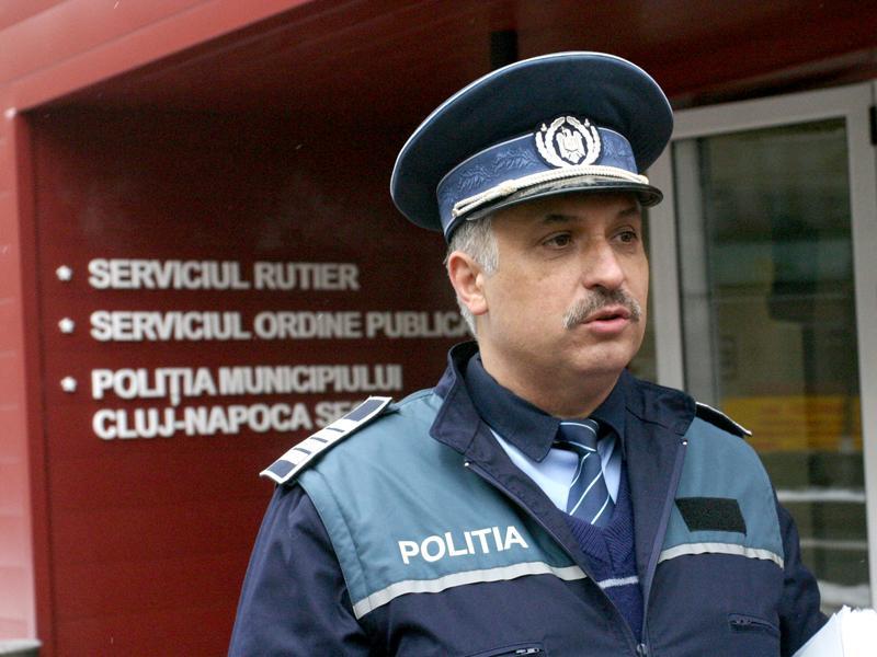 Spitalul aşteaptă ca poliţistului aflat în greva foamei să i se facă rău pentru a interveni