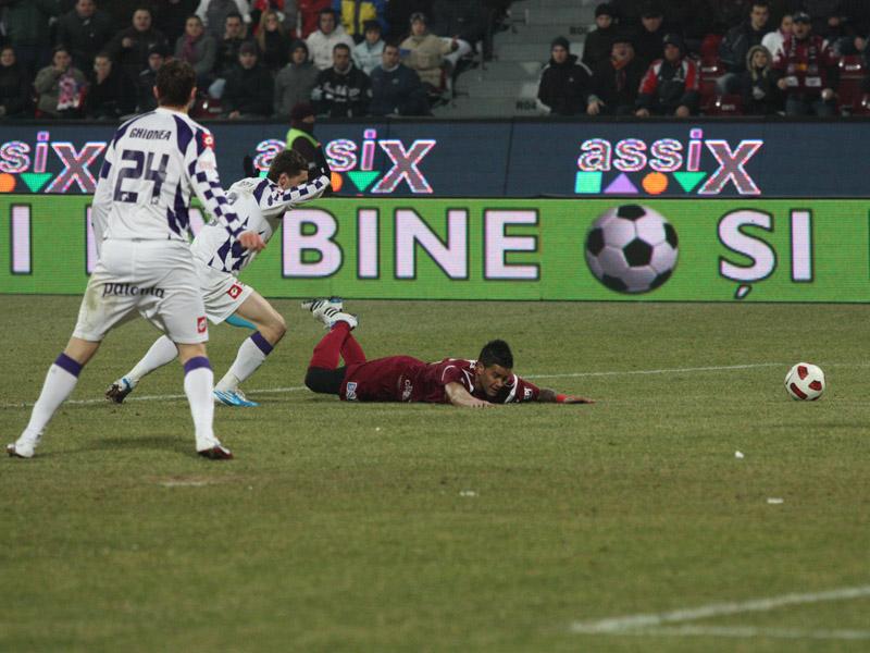 CFR - Poli Timişoara 1-2: Derby spectaculos, arbitraj ruşinos