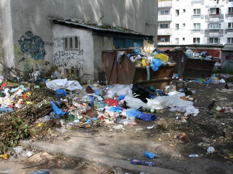 La Cluj, gunoiul e cât casa: primăria ameninţă cu rezilierea contractelor de salubrizare   