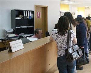 Scade numărul dizolvărilor şi a radierilor de firme din Cluj