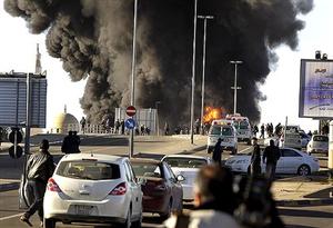 Aliații bombardează Tripoli, unde se presupune că se află Gaddafi