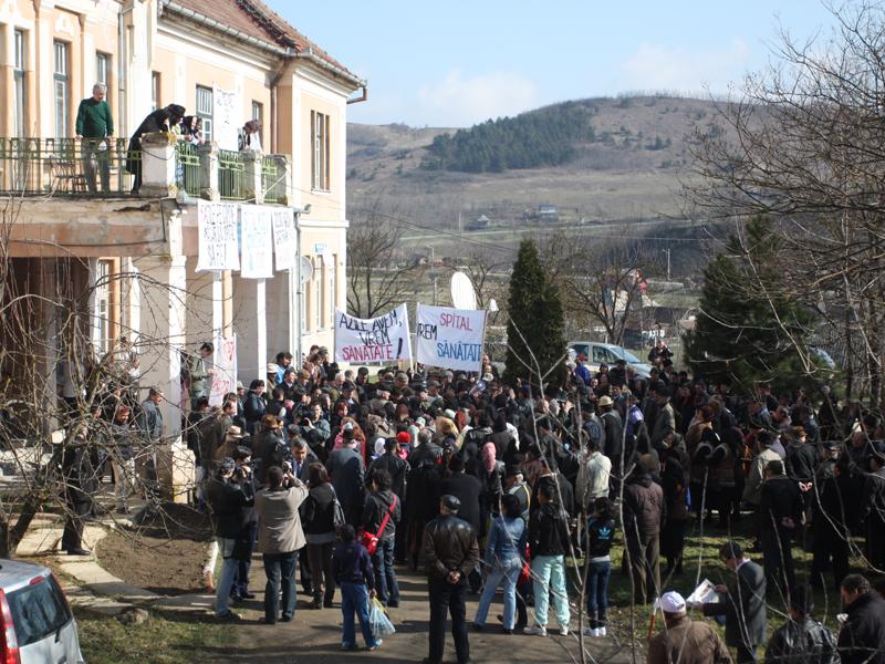 Premieră la Cluj: demisie în bloc a unei administraţii locale        