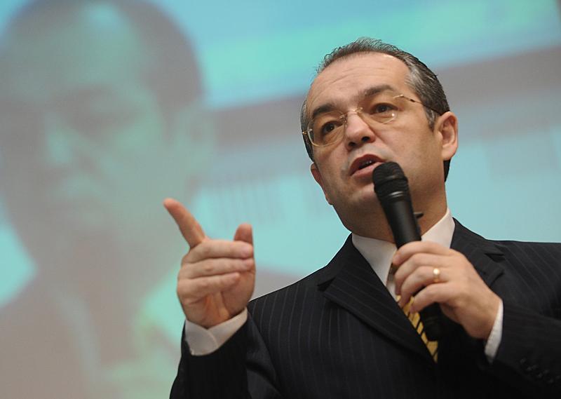 Boc şi-a depus candidatura la şefia PDL: Primul meu obiectiv este menţinerea partidului la guvernare