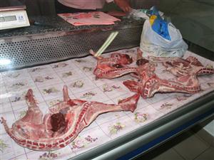 Amenzi pentru vânzătorii de miei şi lactate din Piaţa Mihai Viteazul      