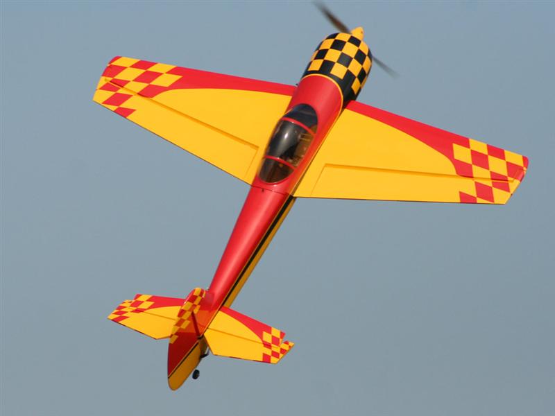 Acrobație aeriană, astăzi, la Luncani