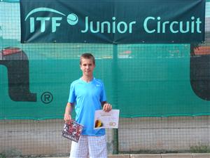 Un tenisman de 14 ani ajunge în finala de dublu la categoria 