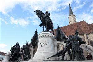 Clujenii nu vor reamplasarea plăcuţei lui Iorga pe statuia lui Matei Corvin