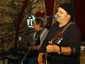 Mircea Baniciu şi Scena din Spate