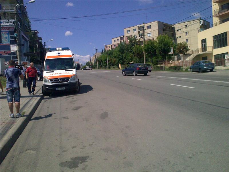 Bărbat lovit de maşină pe strada Observatorului FOTO