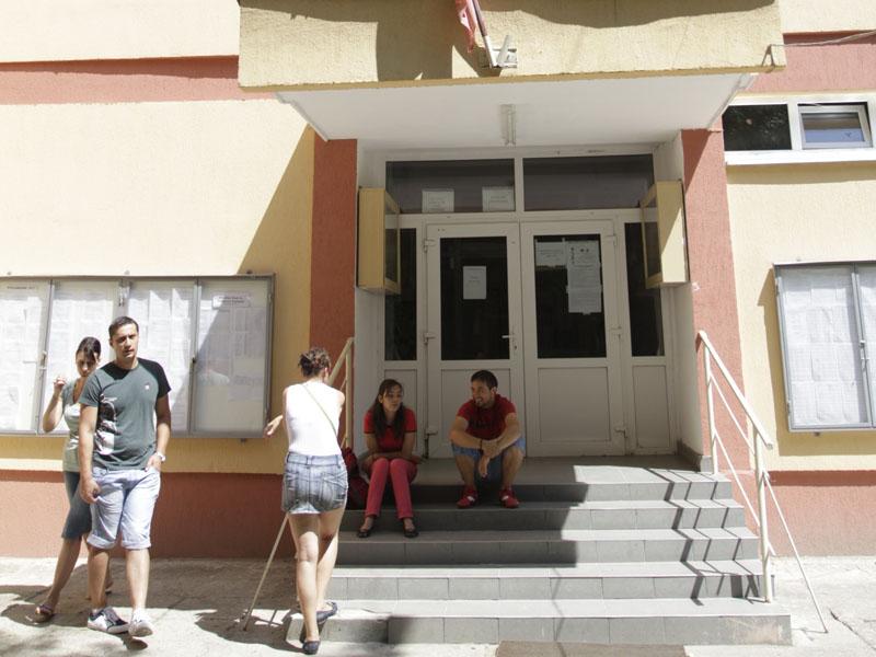”Iepurele nu pot să cumpără la iarmaroc şi vine iarva, iar el grijă picioarele”. ”Perlele” profesorilor la titularizare        