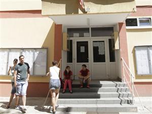 ”Iepurele nu pot să cumpără la iarmaroc şi vine iarva, iar el grijă picioarele”. ”Perlele” profesorilor la titularizare        