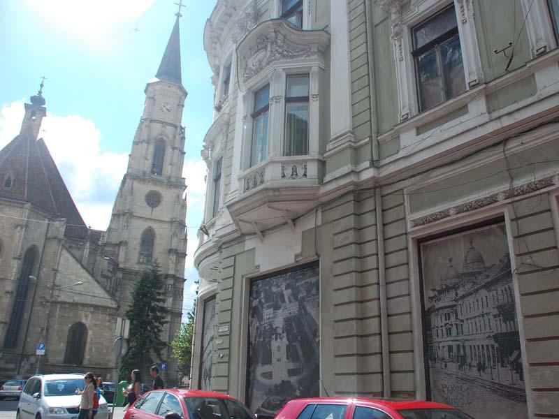 KFC şi restaurant cu specific internaţional în centrul Clujului 